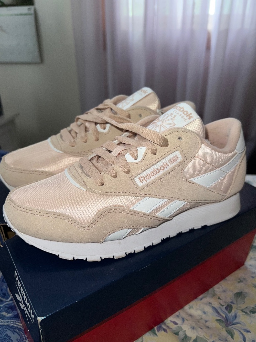 REEBOK WOMENS SIZE 5 LIGHT PINK SNEAKERS